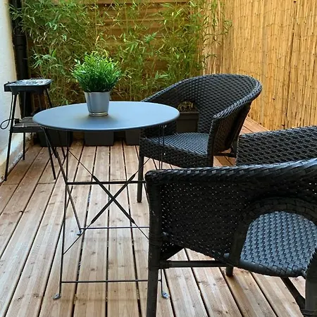 Petit Terrasse Vieille