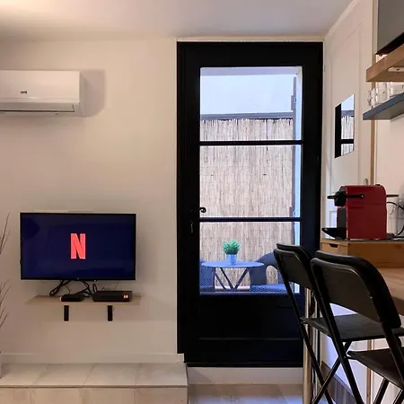 Petit Terrasse Vieille Apartamento *